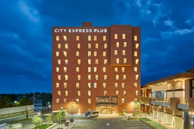 Fachada del City Express Plus by Marriott Tampico.